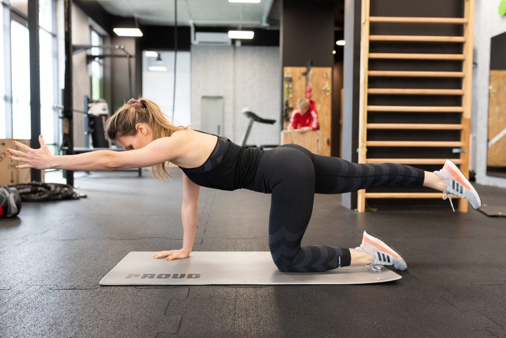 Treningi personalne dla Kobiet zawierają elementy izometryczne oraz ćwiczenia z własnych ciężarem ciała - zwłaszcza w początkowym okresie.